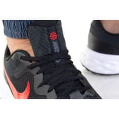 Nike Čevlji obutev za tek črna 43 EU Revolution 6 Next Nature