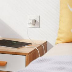 Ugreen Omrežni polnilnik USB-C Power Delivery 30 W Quick Charge 4.0 bele barve