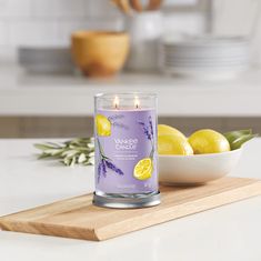 Yankee Candle Dišeča sveča Signature Tumbler v kozarcu velika Lemon Lavender 567 g