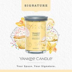 Yankee Candle Dišeča sveča Signature Tumbler v steklu velika Vanilla Cupcake 567 g