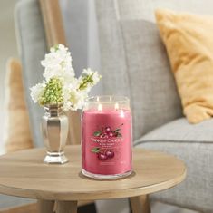 Yankee Candle Dišeča sveča Signature v steklu velika Black Cherry 567 g