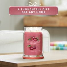 Yankee Candle Dišeča sveča Signature v steklu velika Black Cherry 567 g