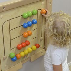 Masterkidz  Montessori Labirint s kroglicami Izobraževalna stenska tabla