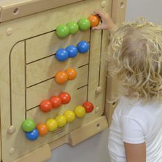 Masterkidz  Montessori Labirint s kroglicami Izobraževalna stenska tabla