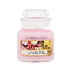 Yankee Candle Fresh Cut Roses 104 g dišeča svečka