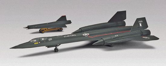 Revell maketa-miniatura SR-71A Blakbird • maketa-miniatura 1:72 novodobna letala • Level 4