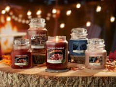 Yankee Candle Klasična dišeča sveča v srednjem steklenem ohišju Crisp Campfire Apples 411 g