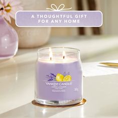 Yankee Candle Dišeča sveča Signature in glass medium Lemon Lavender 368g