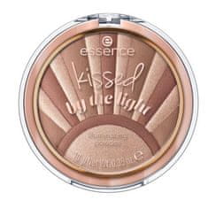 Essence Kissed By The Light osvetljevalec, bronzer in rdečilo 10 g Odtenek 02 sun kissed