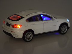 Toys Kovinski avtomobil BMW X6 v merilu 1:32 beli SUV svetlobni zvok ZA4606