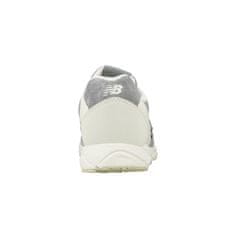 New Balance Čevlji 37.5 EU B 09