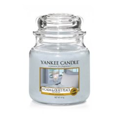 Yankee Candle Aromatičen svečnik medij A Calm & Quiet Place 411 g