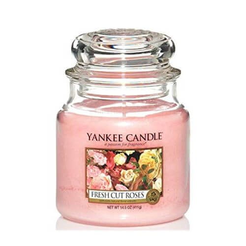 Yankee Candle Aromatična sveča Classic srednje Fresh Cut Roses 411 g