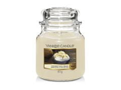 Yankee Candle Dišeča sveča Classic medium Coconut Rice Cream 411 g