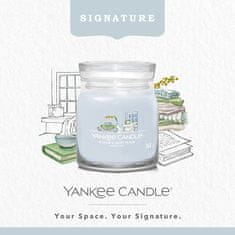 Yankee Candle Dišeča sveča Signature v steklenem mediju in Calm & Quiet place 368g