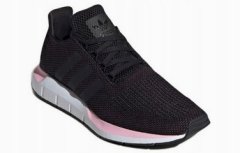 Adidas Čevlji črna 36 2/3 EU Swift Run