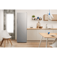 Indesit INDESIT | Hladilnik | SI6 2 S | Razred energetske učinkovitosti E | Prostostoječi | Shramba | Višina 167 cm | Neto prostornina hladilnika 323 L | 37 dB | Srebrna