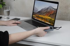 Verbatim Verbatim Exec Fingerprint Secure 512GB SSD, USB Type-C, 256-bit AES šifriranje, aluminijasta in plastična ohišja, združljivo z Windows in Mac OS sistemi, ročno izdelano.