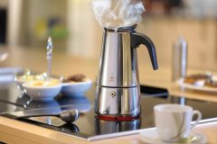 Gefu Ročni kavni aparat GEFU 16160 Moka pot iz nerjavečega jekla, kapaciteta 6 skodelic, eleganten dizajn in visoka kakovost.