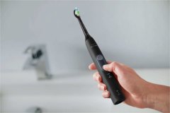 Philips Sonicare ProtectiveClean 4500 sonična zobna ščetka (HX6830/53) črna