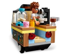 LEGO LEGO FRIENDS 42606 Mobilna pekarna s hrano - set z 125 kockami in 2 minifigurama, za starost 6+ let