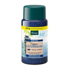 Kneipp Deep Relaxation Bath Salt sprostitvena kopalna sol z vonjem pačulija in sandalovine 600 g unisex