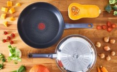 Tefal Set nerjavečih ponv Tefal Daily Cook G7132S55, 24 in 28 cm, z titanovo notranjo prevleko, primerne za vse vrste kuhališč.