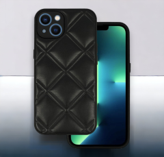 Infostyle Silikonski ovitek "Checkered Leather 3D" za iPhone 13 - črna