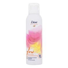 Dove Bath Therapy Glow Shower & Shave Mousse pena za prhanje in britje z vonjem rdeče pomaranče in rabarbare 200 ml za ženske