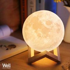 Well 3D Moon LED svetilka, namizna, s spreminjanjem 7-ih barv na dotik, na baterije