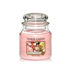 Yankee Candle Aromatična sveča Classic srednje Fresh Cut Roses 411 g