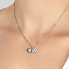 Brilio Silver Originalna srebrna ogrlica z biserno školjko NCL21W (verižica, 2x obesek)